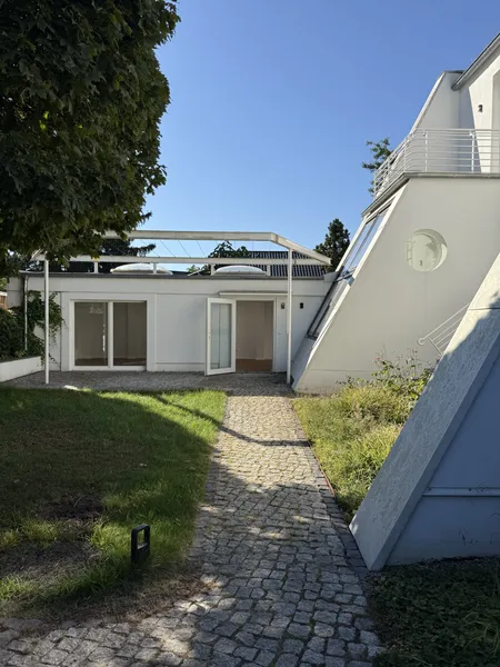 Gartenwohnung in 3-Parteienhaus sucht 1-2 Personenhaushalt — photo 1